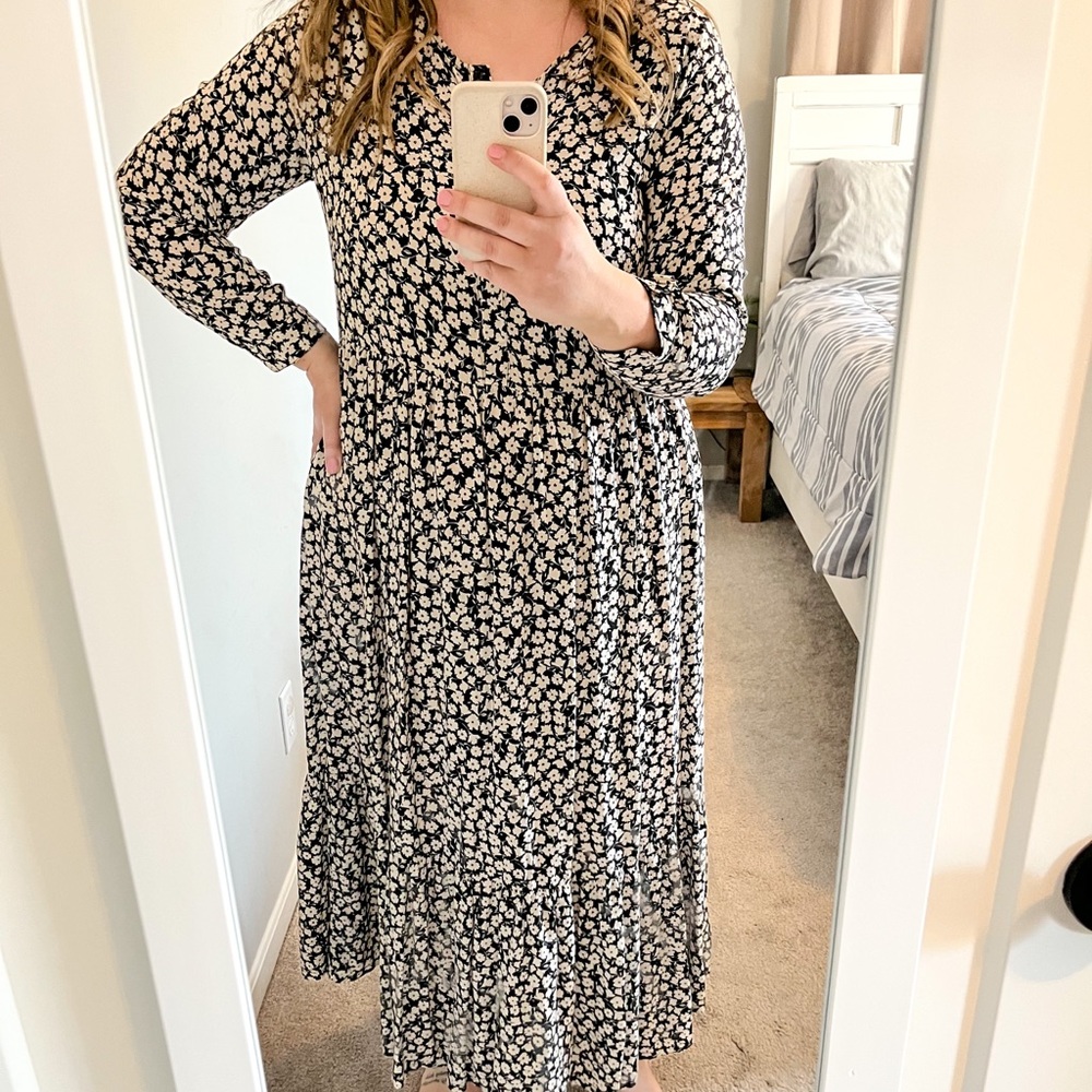 Old Navy Black and White Floral Button Up Dress